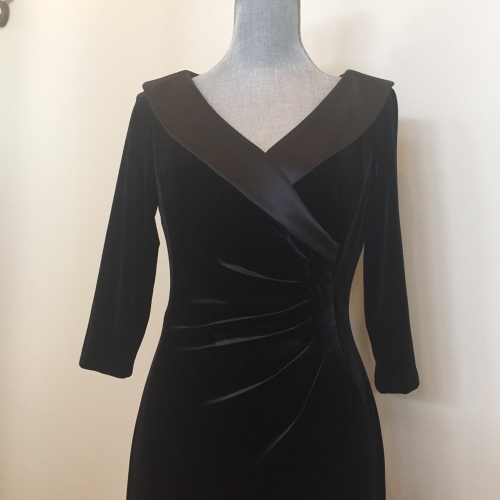 Tahari Black Velvet stunner!!